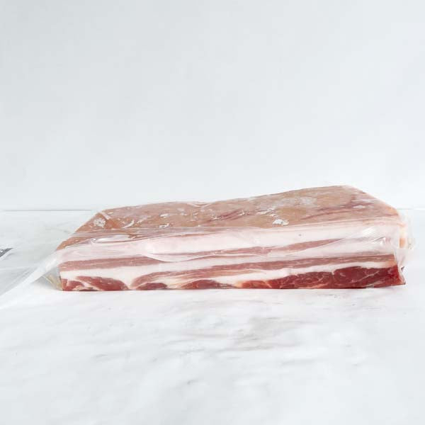帯皮豚肉 1KG 每块大小不一样 金额不一样 按照实际重量