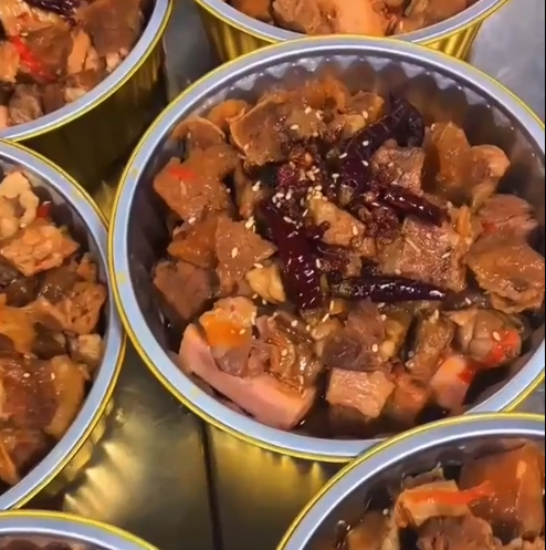 筋頭巴脑牛肉鍋 800g  加热就可以吃哦    亮哥  请看配料标  料很足 很好吃哦