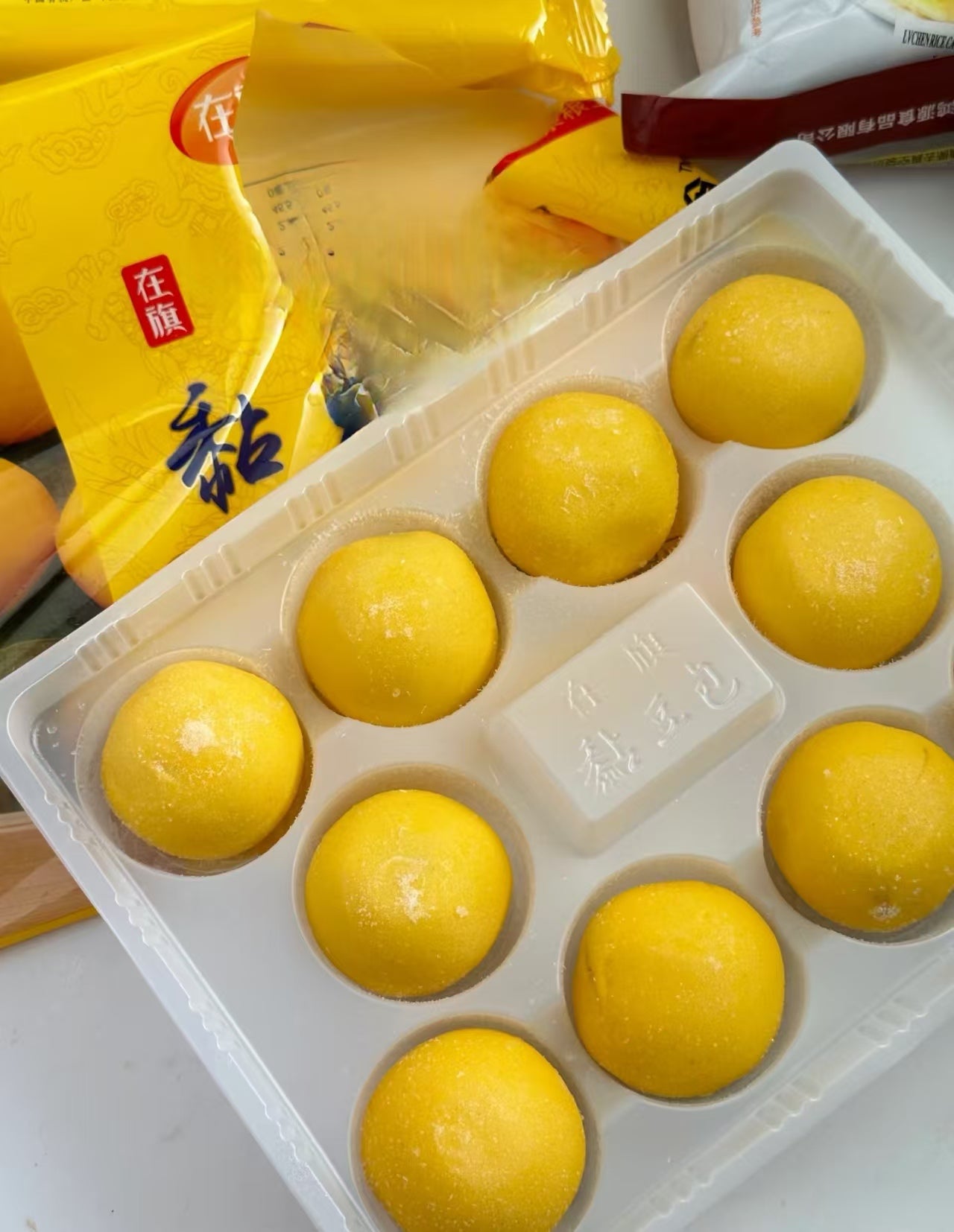 A在旗 粘豆包  超级无敌好吃哦   配料表“：大黄米  红小豆 玉米糁 江米 白砂糖